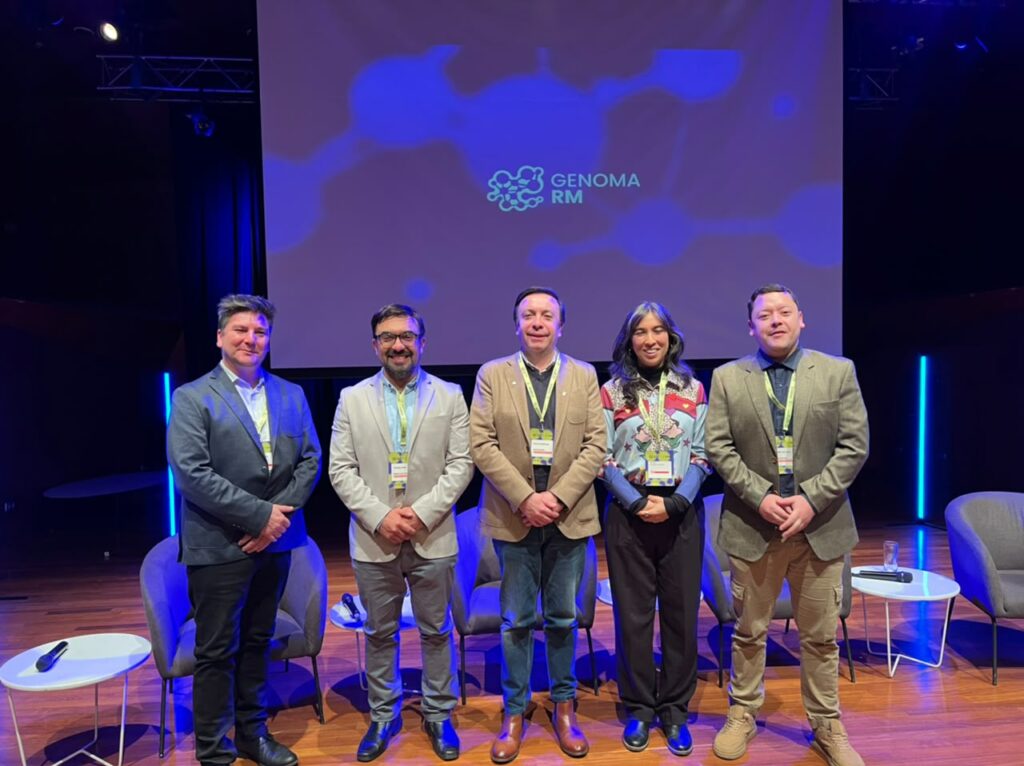 Director MAGIET modera panel en evento internacional GENOMA RM USACH